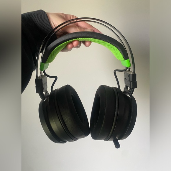 RAZER NARI ULTIMATE GAMING HEADSET - Picture 8 of 14